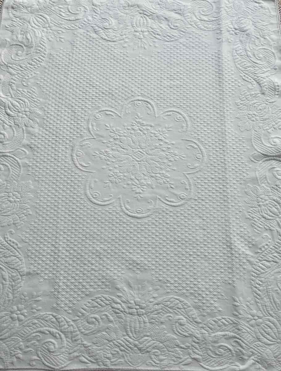 Napoleon III Quilt In White Piqué, Beautiful Relief, Pompom Trim - Antique Linen-photo-4