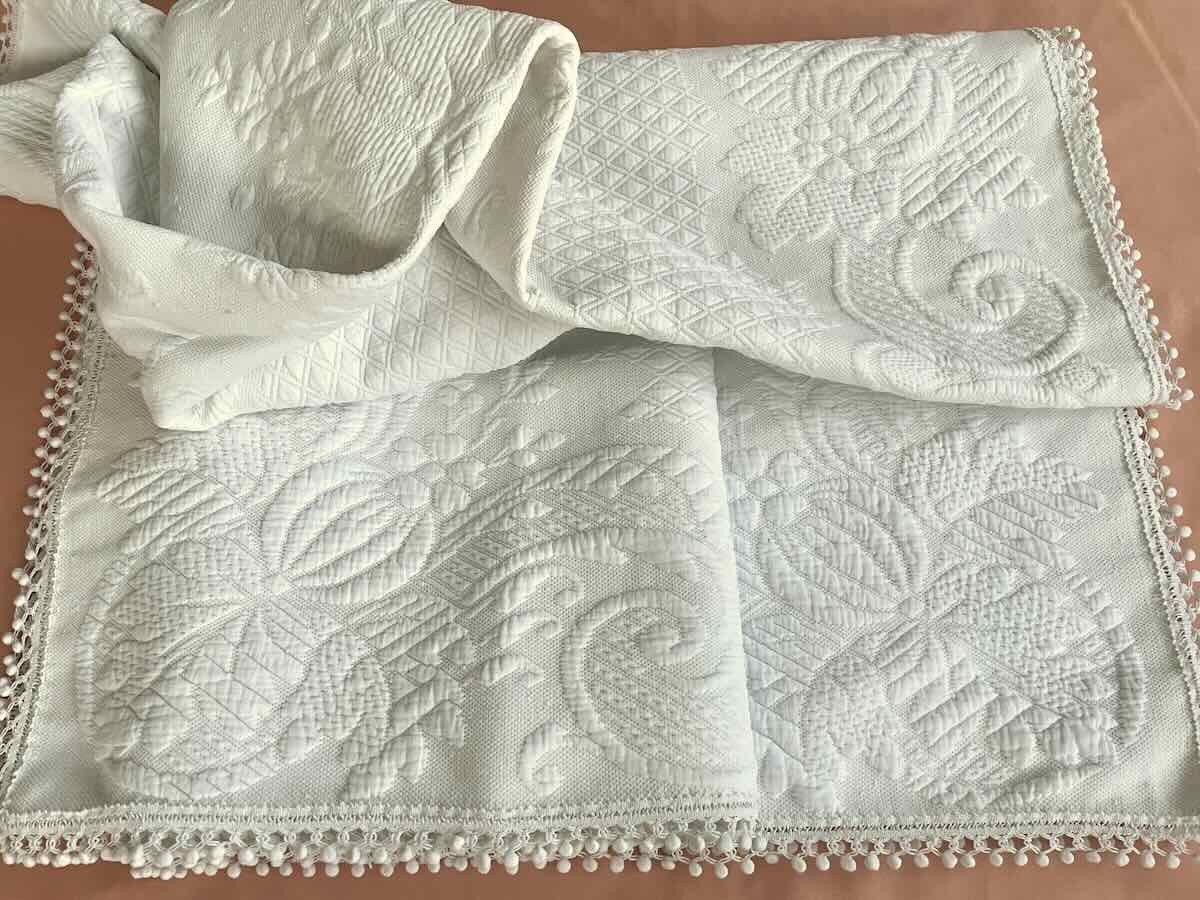 Napoleon III Quilt In White Piqué, Beautiful Relief, Pompom Trim - Antique Linen