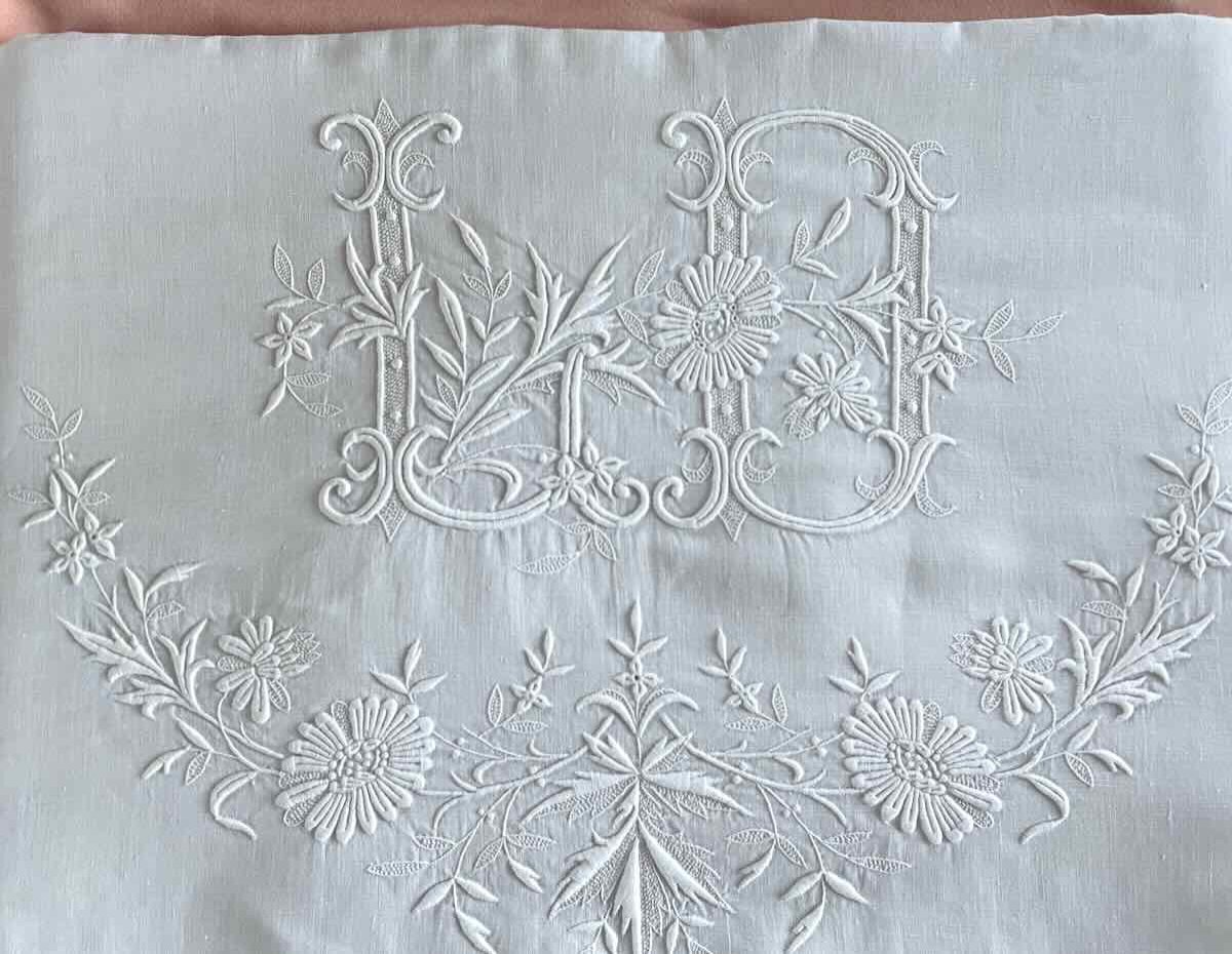 Drap De Lin Fin Avec Somptueuse Broderie Main Pour Le Monogramme LD - Linge Ancien-photo-1