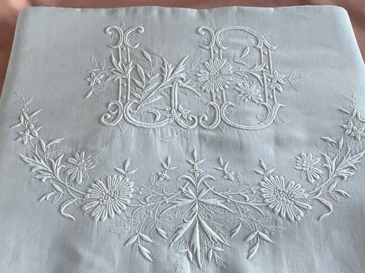 Drap De Lin Fin Avec Somptueuse Broderie Main Pour Le Monogramme LD - Linge Ancien