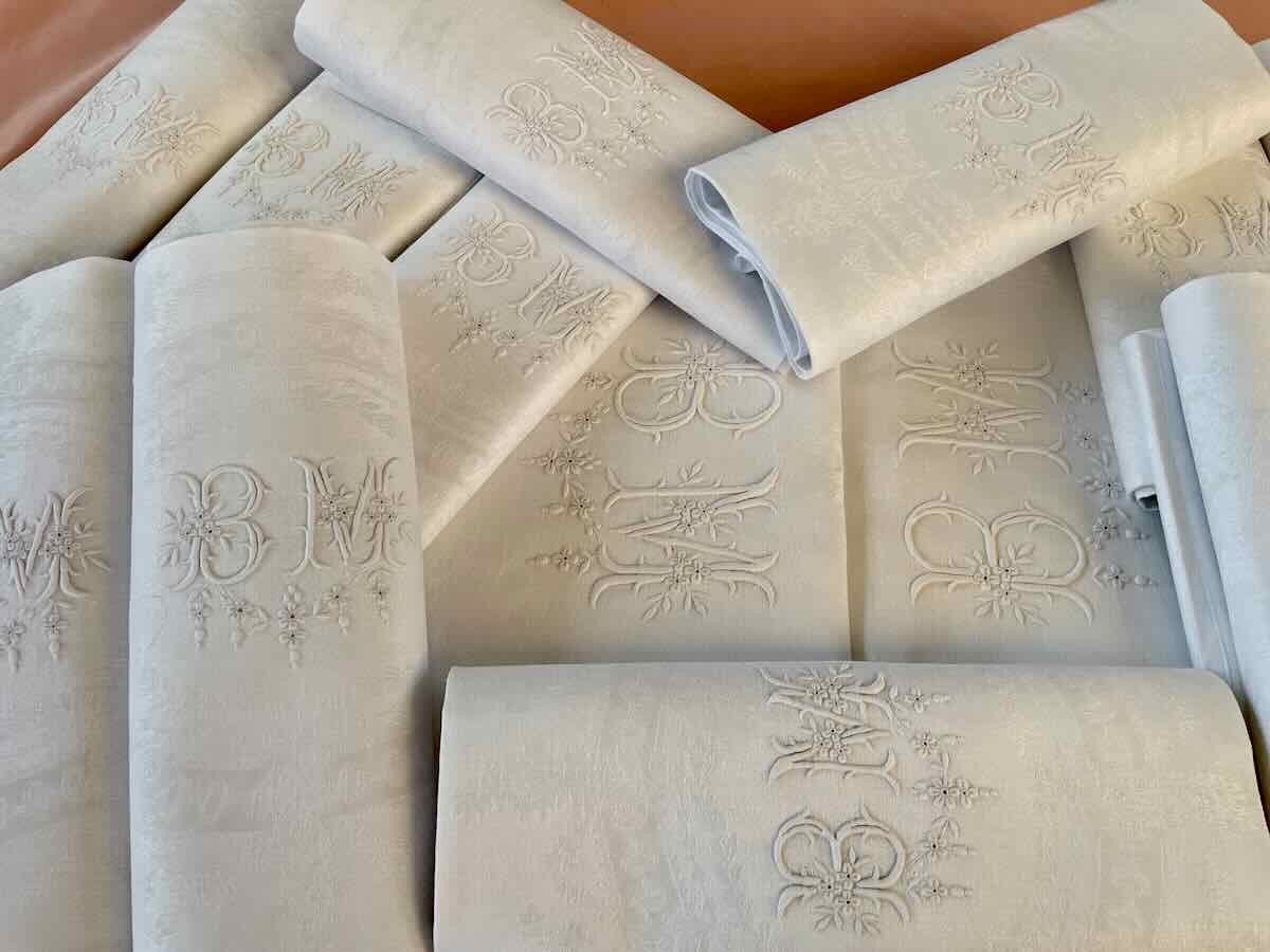 Damask Table Service In Linen Thread With Mb Monogram, Hand Embroidery. Antique Linen-photo-3