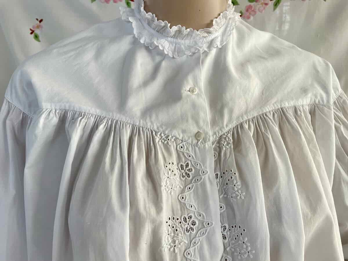 Morning Blouse With Sumptuous Hand Embroidery On Linen Canvas - Antique Linen-photo-5