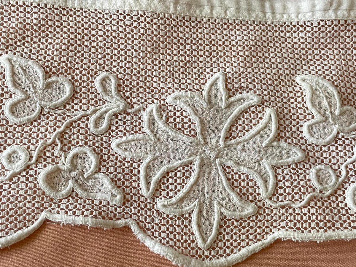 Beautiful Hand Embroidered Headband On Fine Lace With Fleur De Lys Cross And Decorative Motifs-photo-3