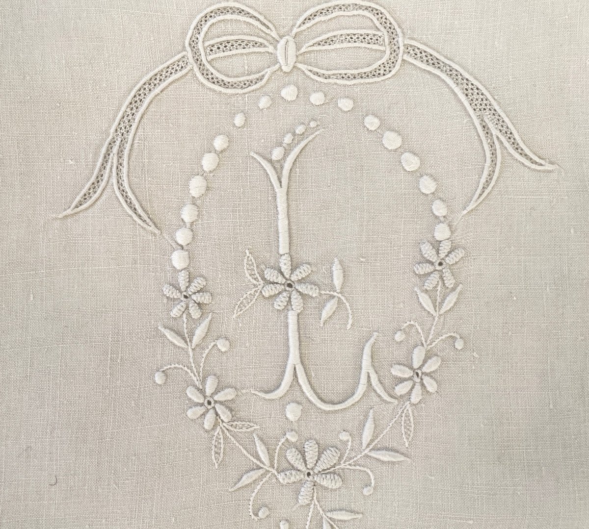 Fine Linen Sheet, Initial L, Hand Embroidery, Discovery With Bobbin Lace - Antique Linen-photo-2