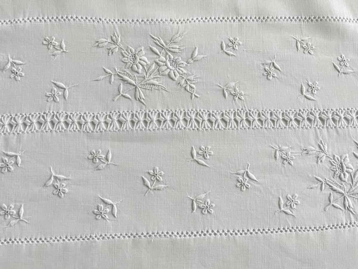 Wonderful Ms Sheet Hand Embroidered On Linen Thread With Semi-flowers - Antique Linen-photo-2