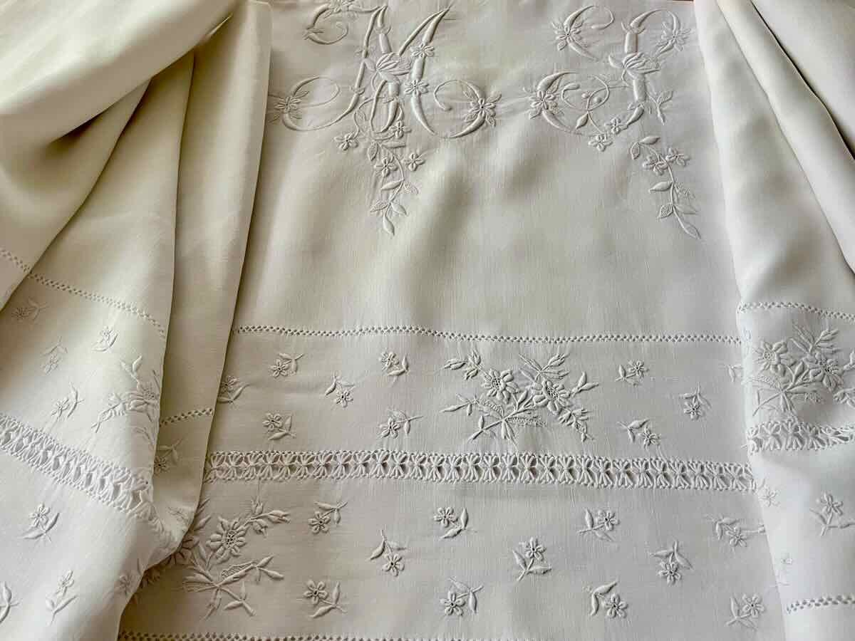 Wonderful Ms Sheet Hand Embroidered On Linen Thread With Semi-flowers - Antique Linen-photo-1