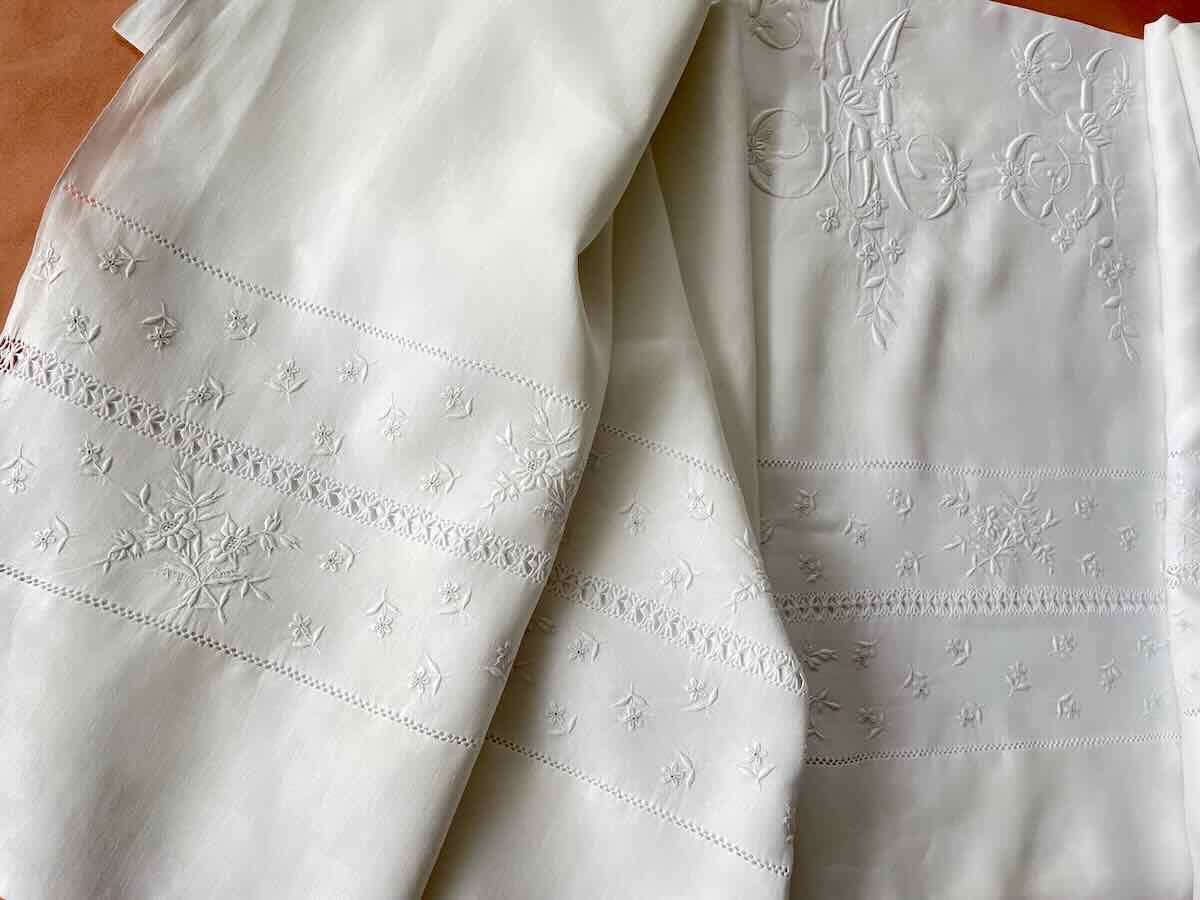 Wonderful Ms Sheet Hand Embroidered On Linen Thread With Semi-flowers - Antique Linen