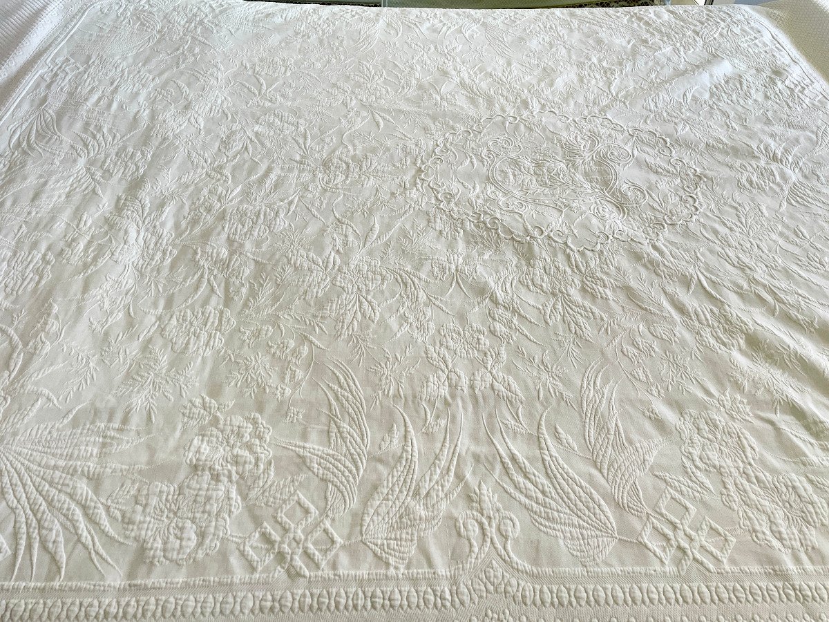 Flat Piqué Blanket With Embossed And Ch Monogram, Handmade Bobbin Lace - Antique Linen-photo-2