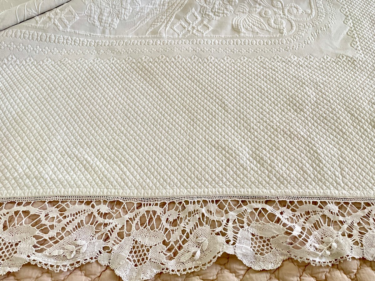 Flat Piqué Blanket With Embossed And Ch Monogram, Handmade Bobbin Lace - Antique Linen-photo-4