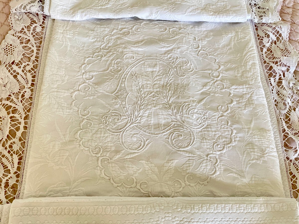 Flat Piqué Blanket With Embossed And Ch Monogram, Handmade Bobbin Lace - Antique Linen