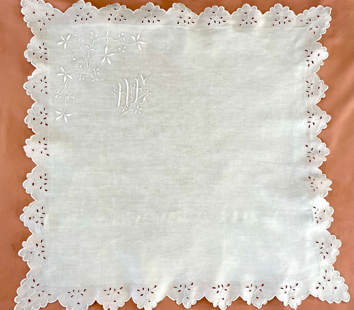 Taies Festonnées HE: Broderie de Branchages Fleuris,  Sur Toile De Lin - Linge Ancien-photo-3