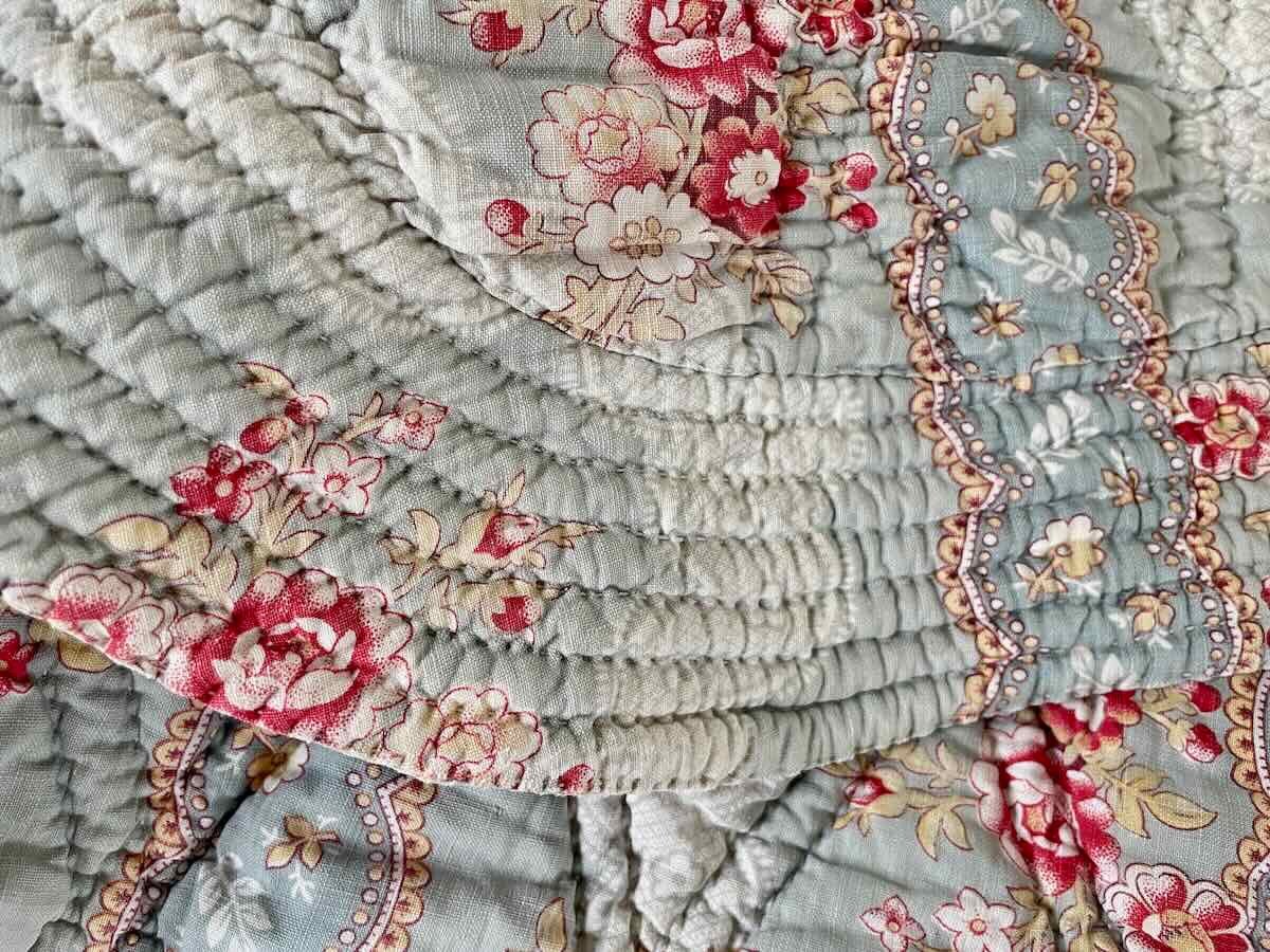 Rare Large Quilted Opening Late 19th Century: Two Sides With Floral Motifs On A Grey-blue Background-photo-2