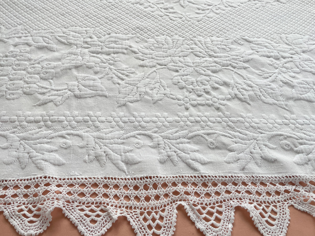 Couverture En Piqué Marseillais, Imposant Relief : Motifs Fleuris, Grappe Raisins -linge Ancien-photo-1