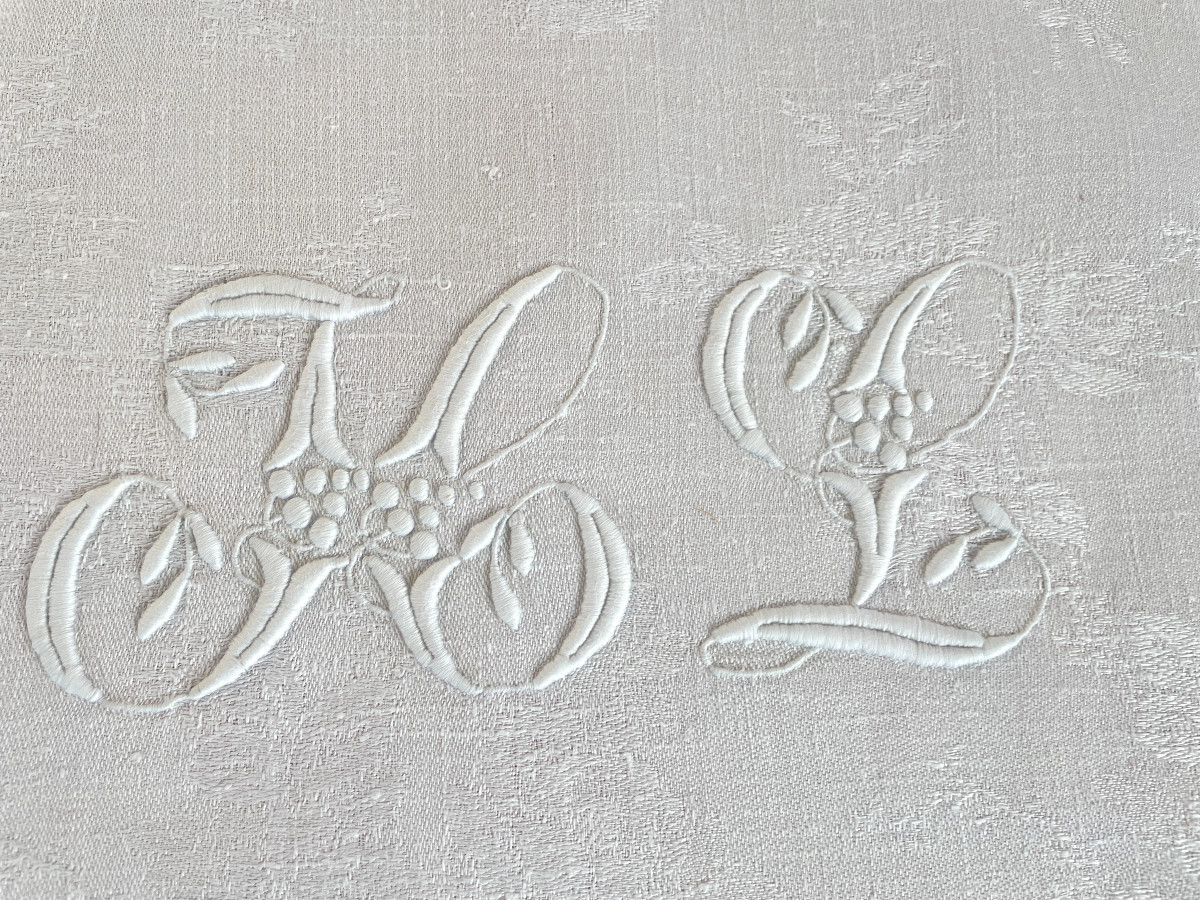 Nappe En Damassé De Lin Fin,  2 Monogrammes AM,  Beaux Motifs Tissés Avec Fleurs - Linge Ancien-photo-2