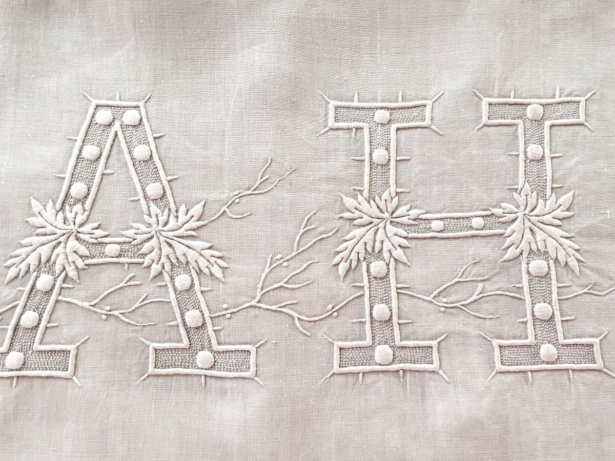 Large Linen Sheet With Hand Embroidery, Ah Monogram And Foliage - Antique Linen-photo-3