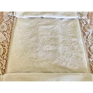 Couverture En Piqué Plat Avec Relief Et Monogramme CH, Dentelle Main Aux Fuseaux - Linge Ancien