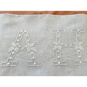 Grand Drap De Lin Avec  Broderies Main, Monogramme AH avec Feuillage - Linge Ancien