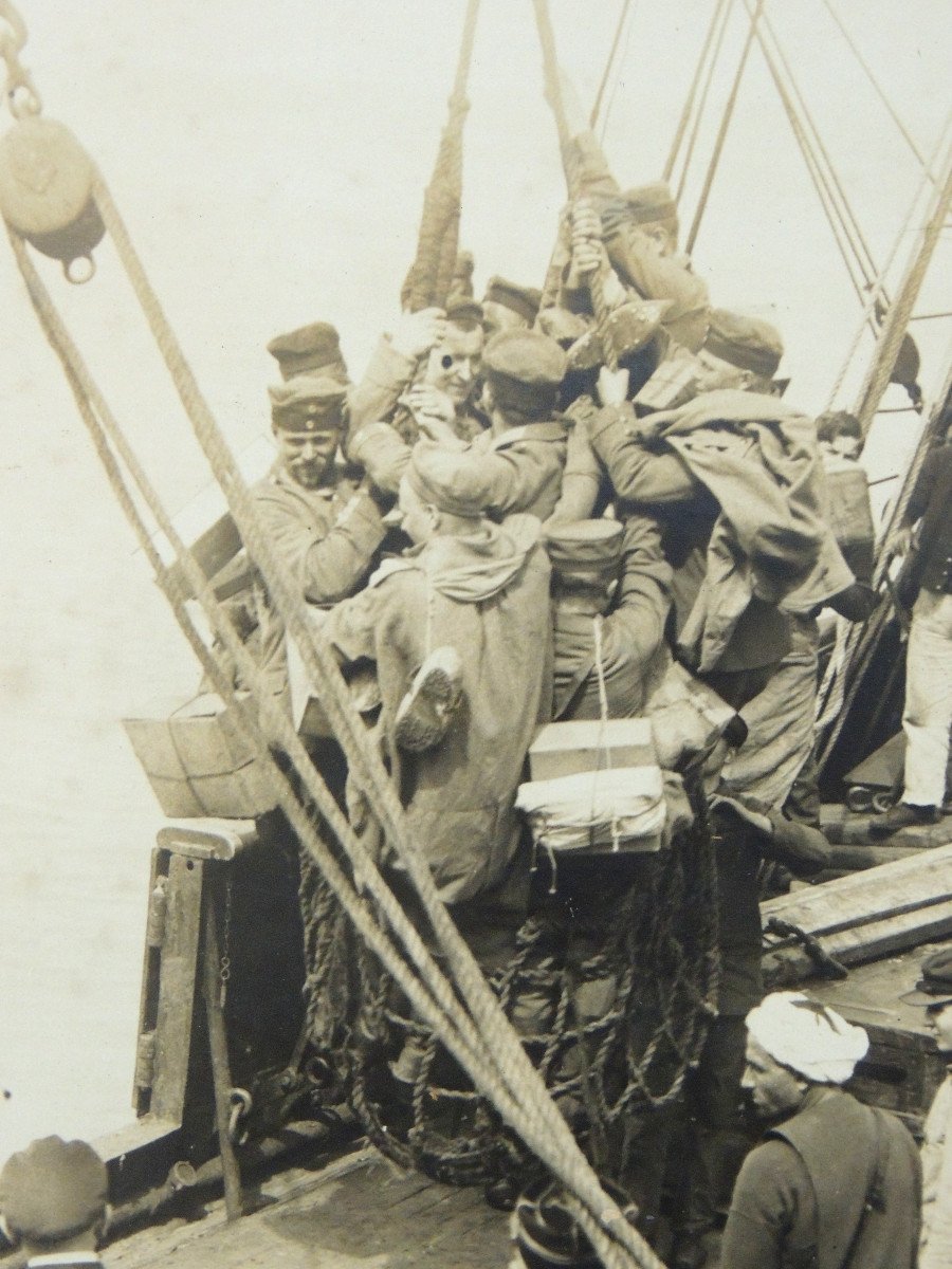 Military Photography, Loading German Prisoners On A French Ship In 1915-photo-2