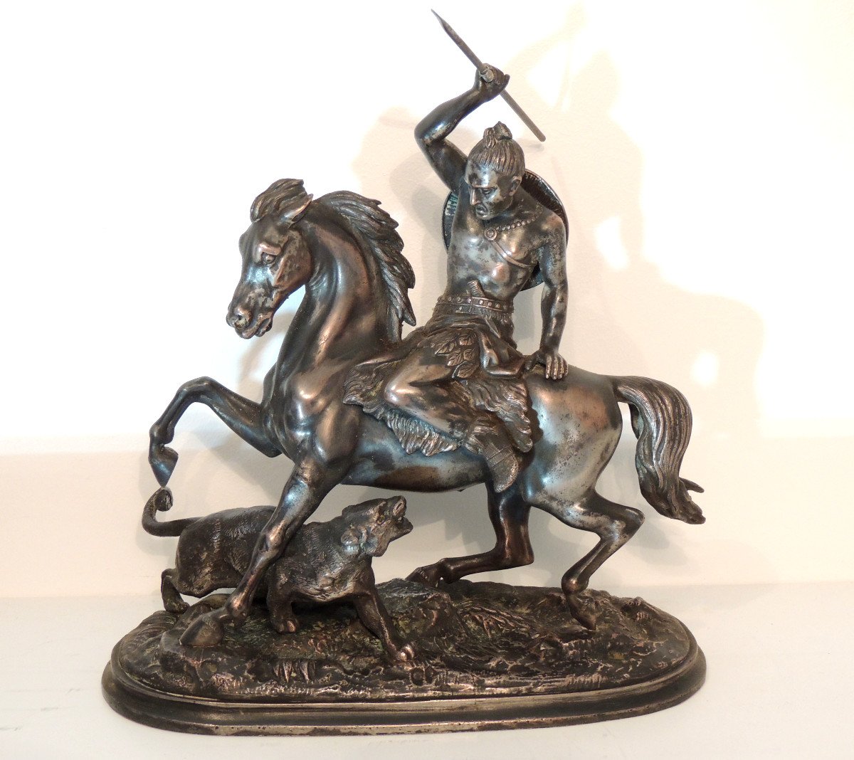 Sculpture , Statue d'Un Cavalier Mongol Chassant Une Lionne , 19 ème