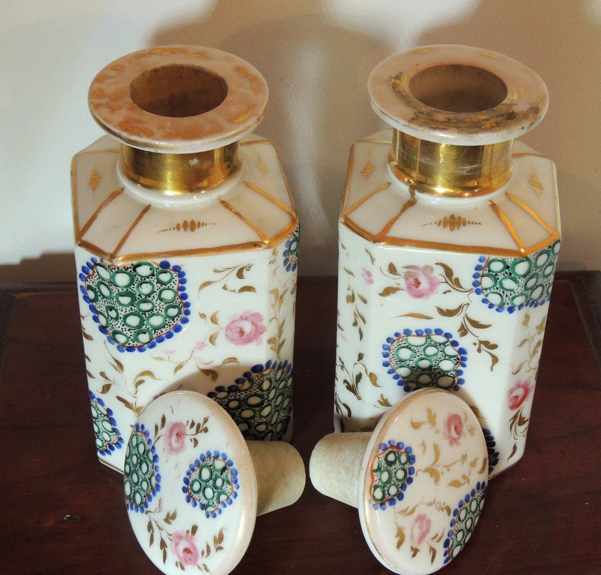 Pair Of 19th Century "old Paris" Porcelain Perfume Bottles-photo-1