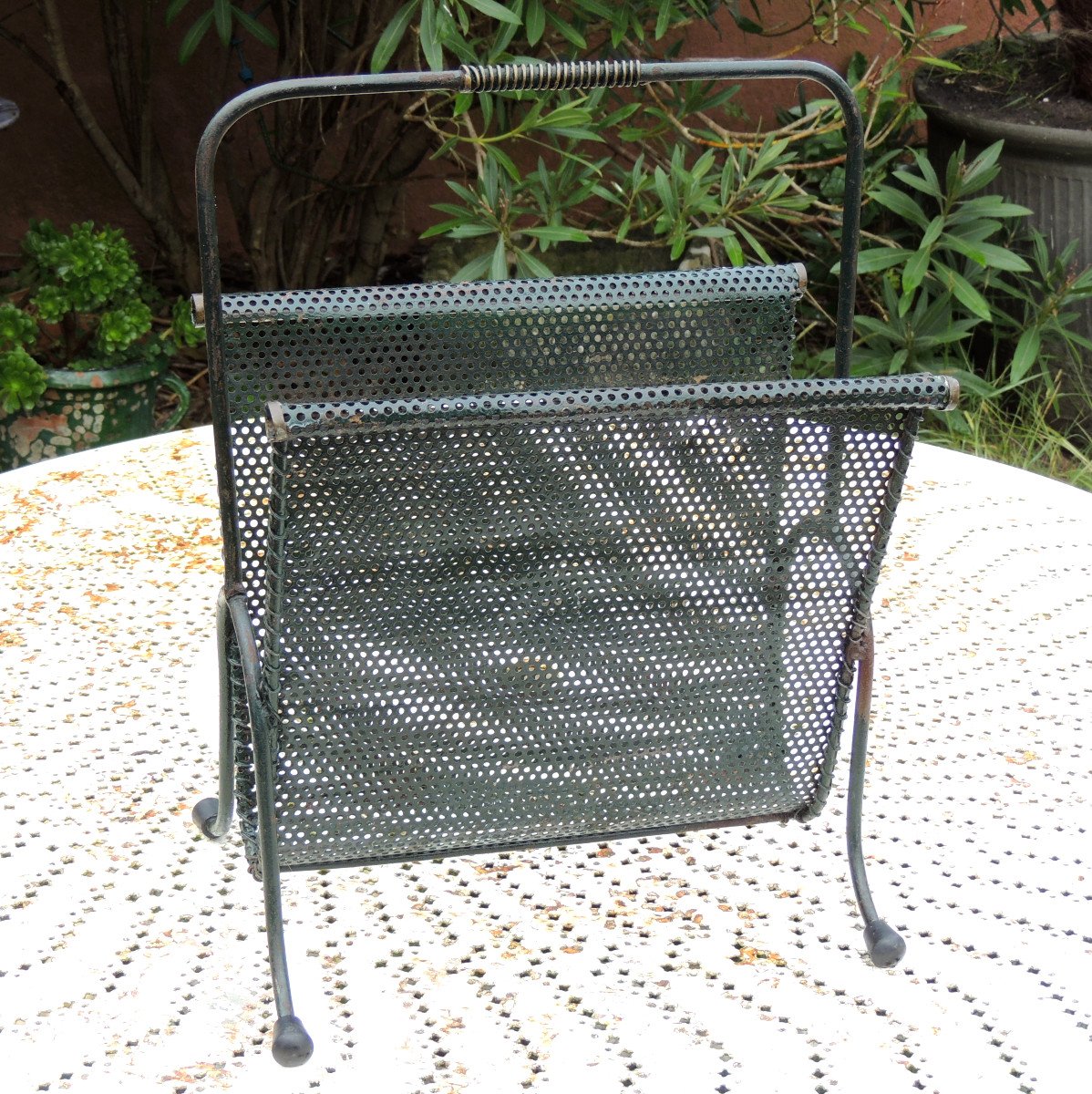 Matégot, Magazine Rack By Mathieu Matégot (1910 - 2001), Perforated Metal Lacquered Dark Green 20th Century-photo-1