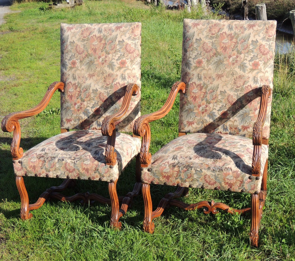 Paire De Fauteuils Louis XIV En Noyer , Modèle Régence Tapissé ,19 ème 