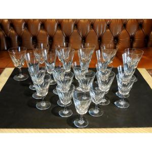 Verres En Cristal De Baccarat , 25 Pièces Toutes Signées En état Parfait , Service Verre 20 ème