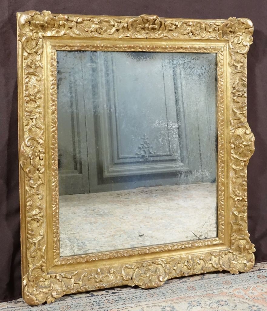 Miroir Régence sculpté et Doré. XVIIIème