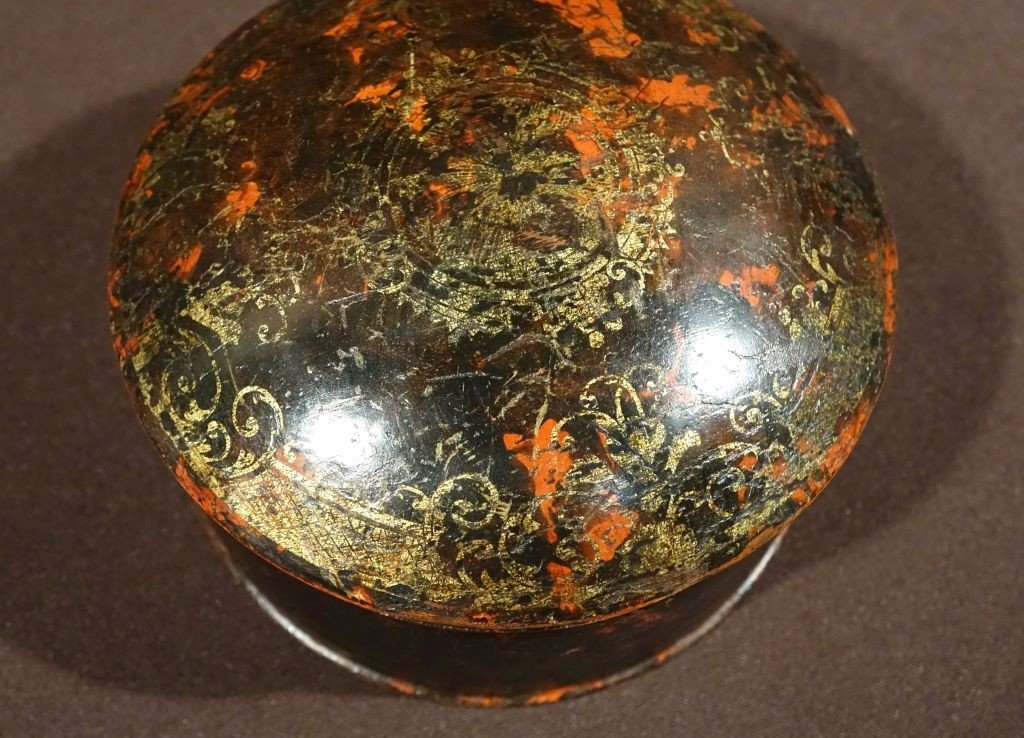 Lacquered And Gilded Round Box. Early 18th Century-photo-3