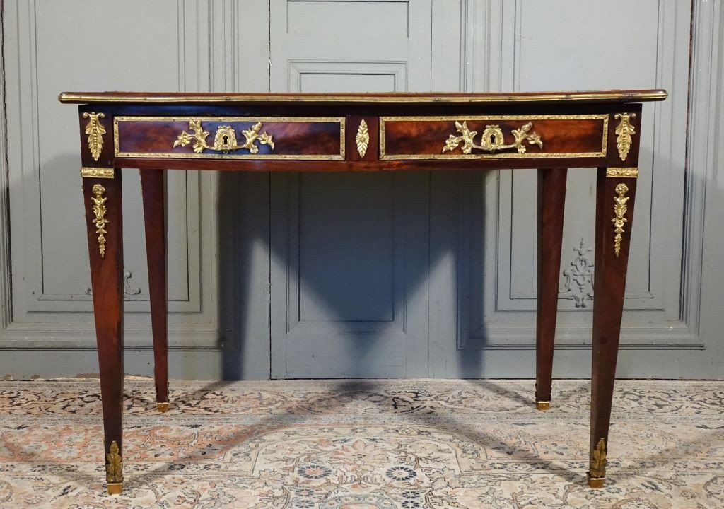 Bureau en acajou d'époque Napoléon III. bronzes dorés. Milieu XIXème