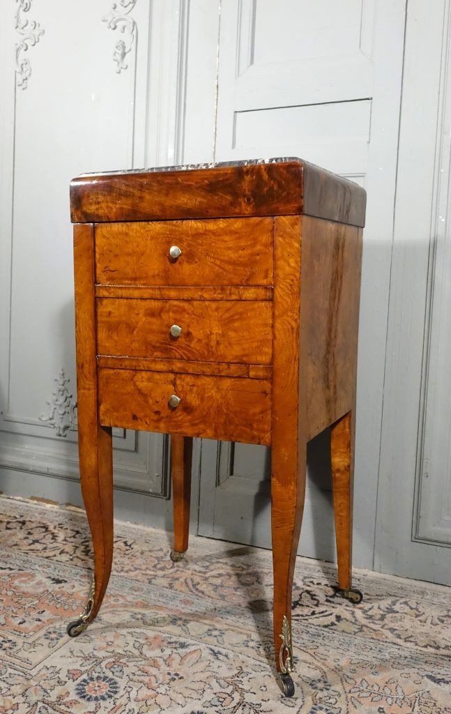 Table Chiffonnière En Loupe De Frêne. Transition des époques Louis XV / Louis XVI