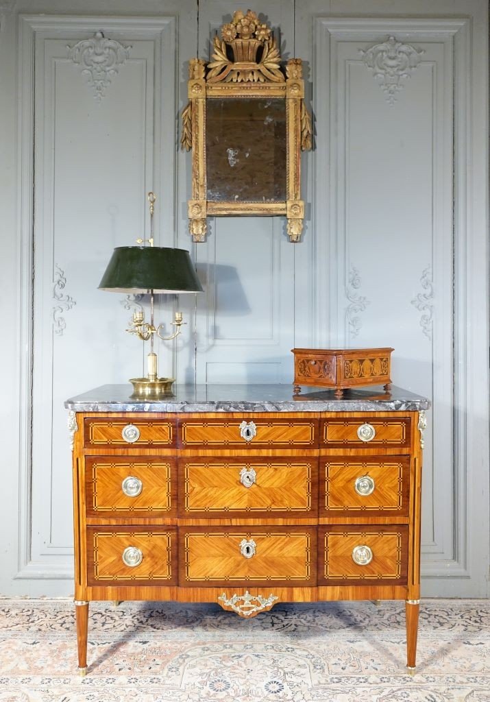 Commode époque Louis XVI en marqueterie Estampillée M. Ohneberg