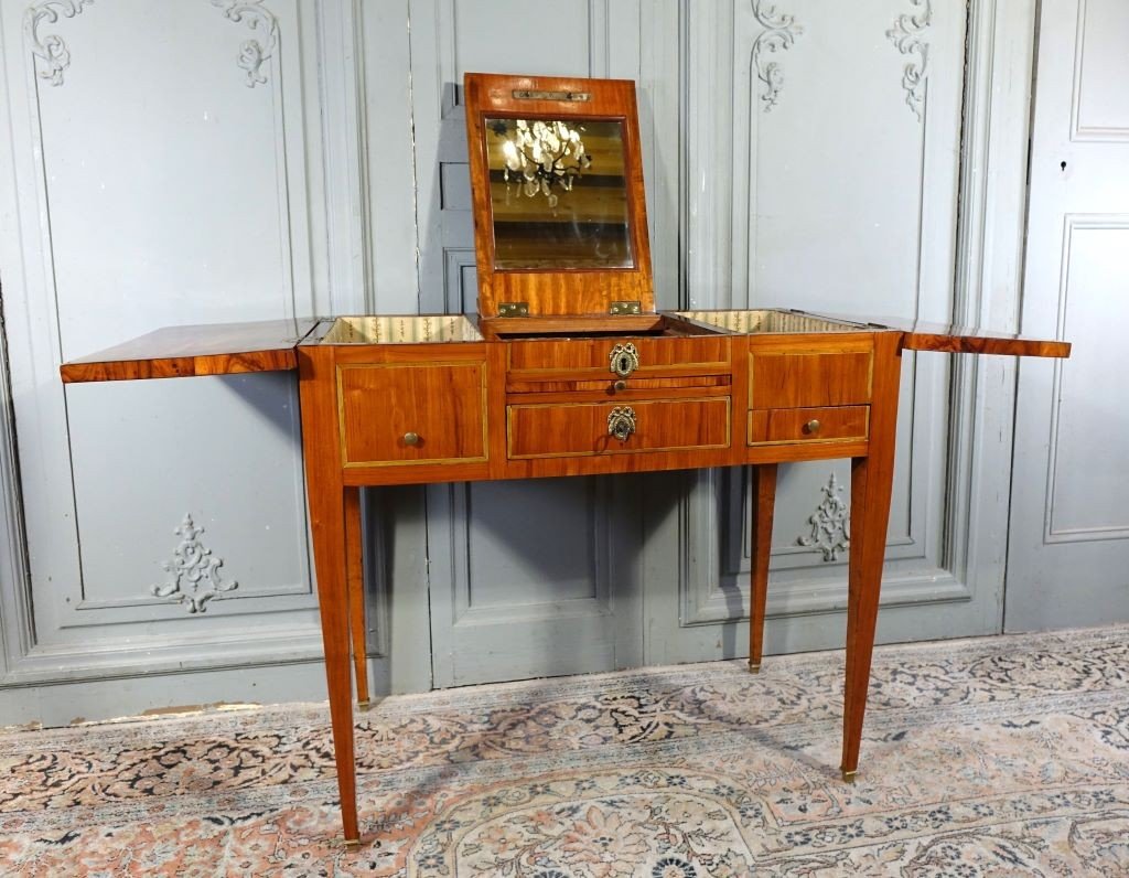 Coiffeuse d'époque Louis XVI En Marqueterie de bois de rose