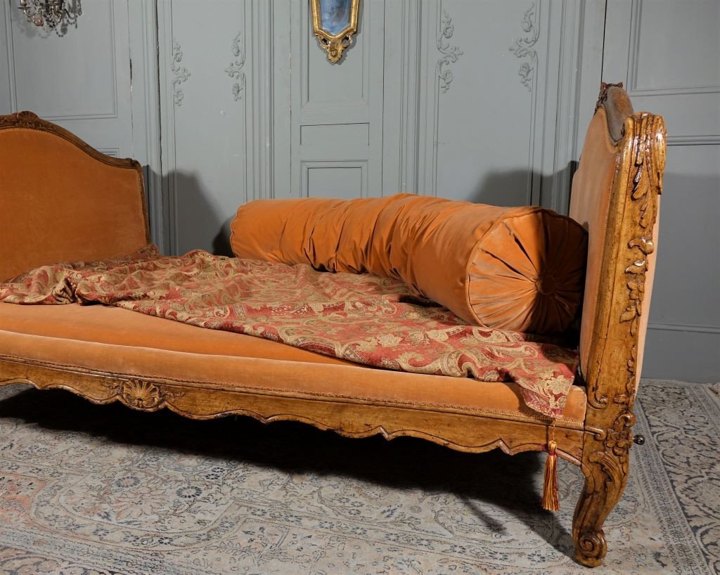 Louis XV Period Bed In Molded And Carved Walnut. Middle 18th Century.-photo-2