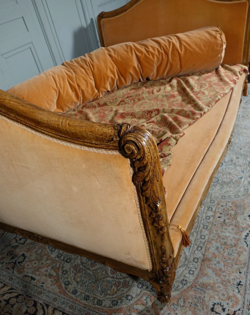 Louis XV Period Bed In Molded And Carved Walnut. Middle 18th Century.-photo-7