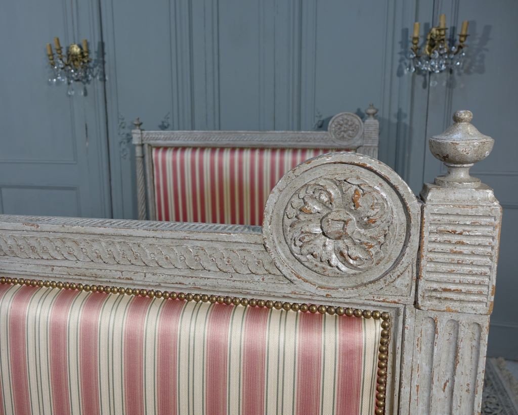 Louis XVI Relaqué Gray Bed-photo-8