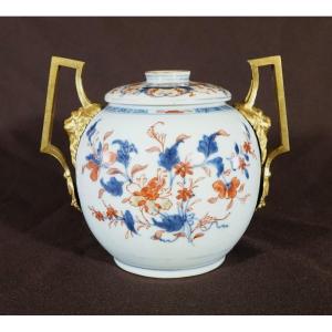 Pot Couvert Porcelaine Imari à Montures En Bronze Doré. Chine époque XVIIIème