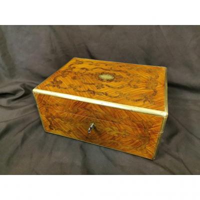 Coffret En Marqueterie Et Laiton De Style Louis XIV. Epoque Milieu XIXème