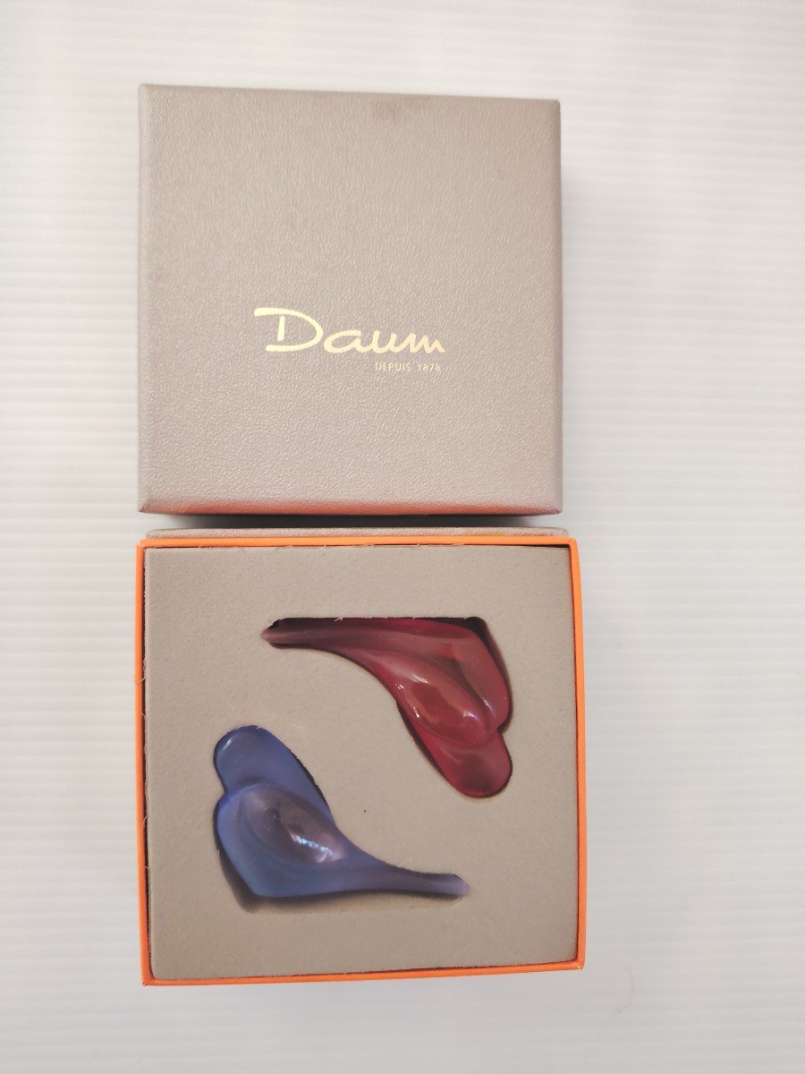 Daum Birds "the Fiances" By Pierre Yves Rochon Lilac And Raspberry