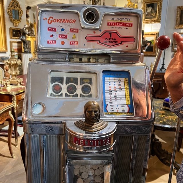 American Slot Machine From The 1950s-photo-4