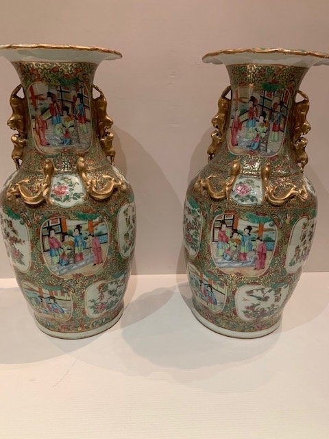 Paire De Vases En Porcelaine De Canton