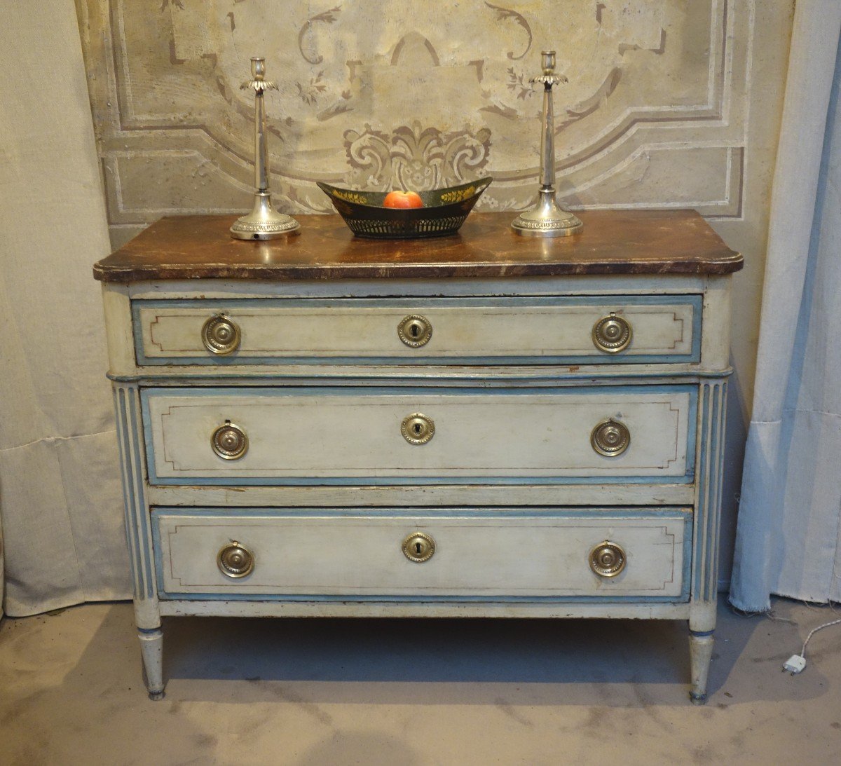 Commode En Bois Relaqué d'époque Louis XVI, XVIII ème Siècle