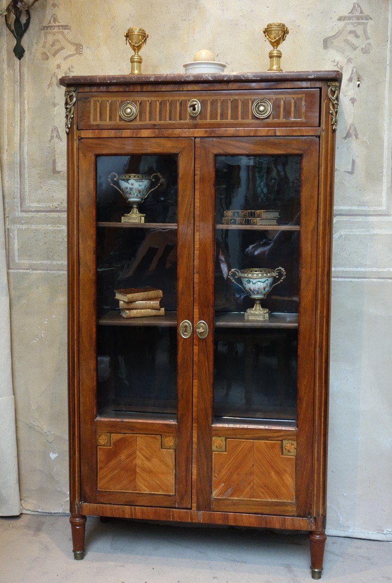 Vitrine Marquetée à Décor d'Arcatures époque, Louis XVI  XVIIIème