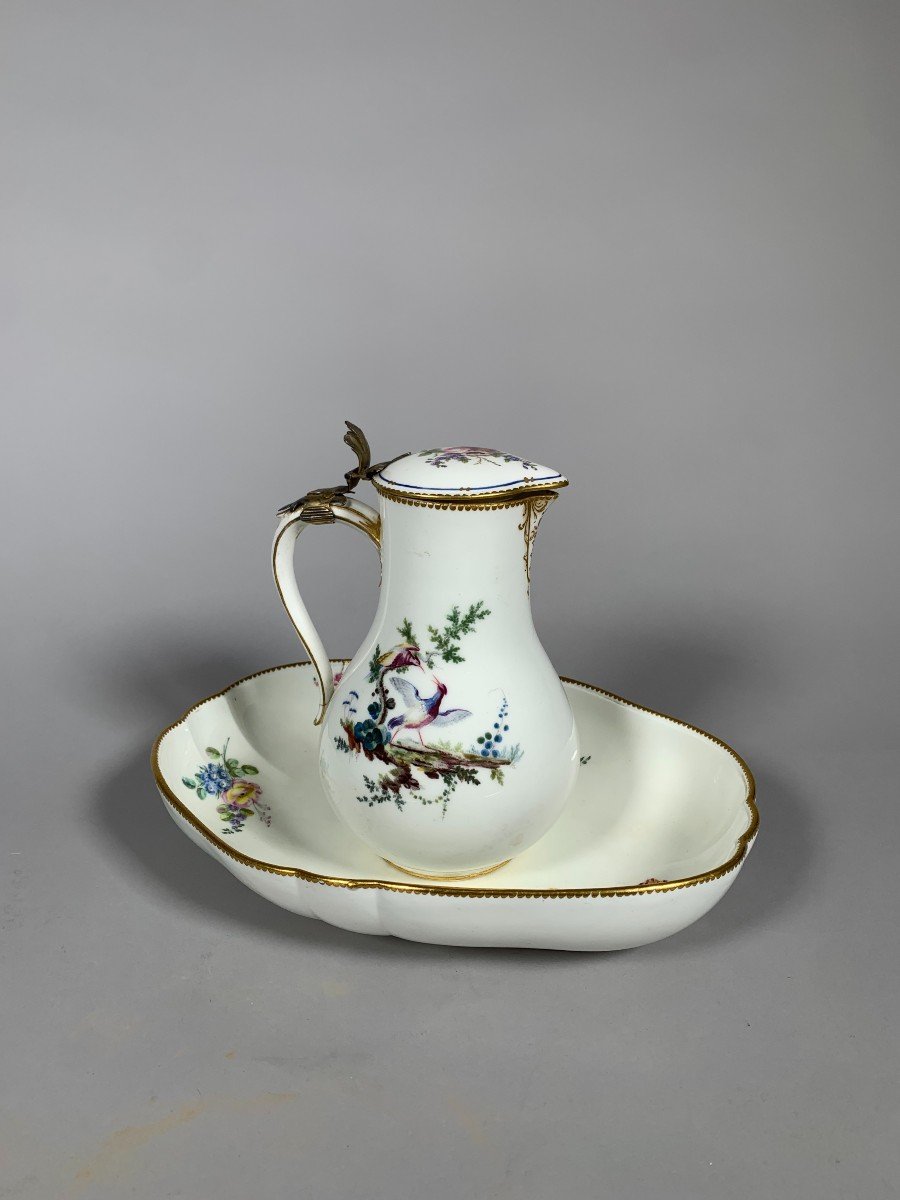 18th Century Sèvres Porcelain Covered Water Pot, Dated 1757-photo-1