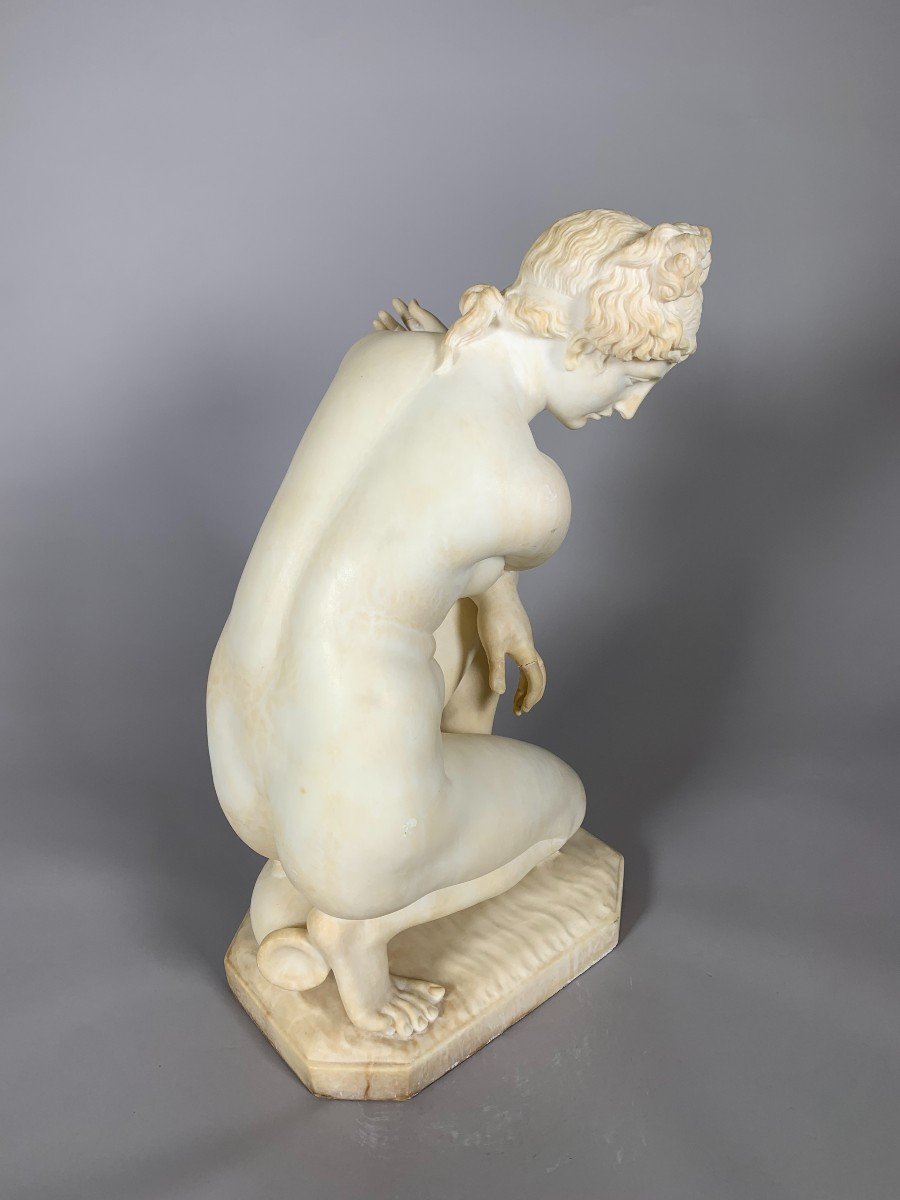 White Marble Sculpture Early 19th Century In Neoclassical Style Represents Venus In The Bay-photo-2