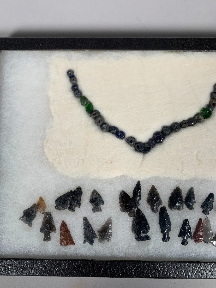 Lot Of Arrowheads And A Pearl Necklace Paleo Americans Paleolithic Archeology -photo-1