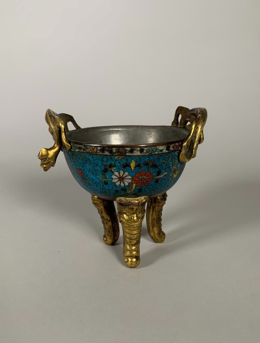 Tripod Cup In Cloisonne Bronze China Ming Period (1368 - 1644)