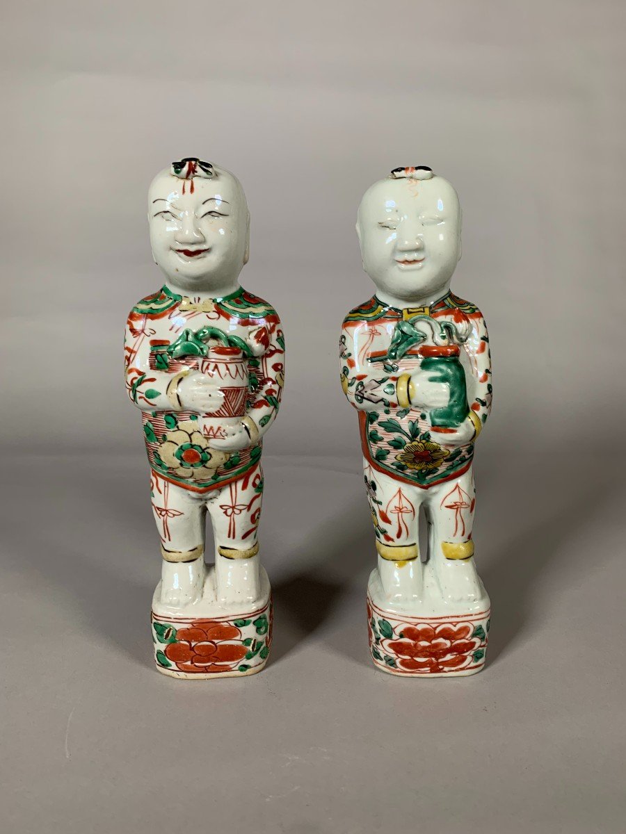 Paire De Statuettes Des Freres Hoho , Epoque Kangxi, XVIIIe Siècle Chine Famille Verte 