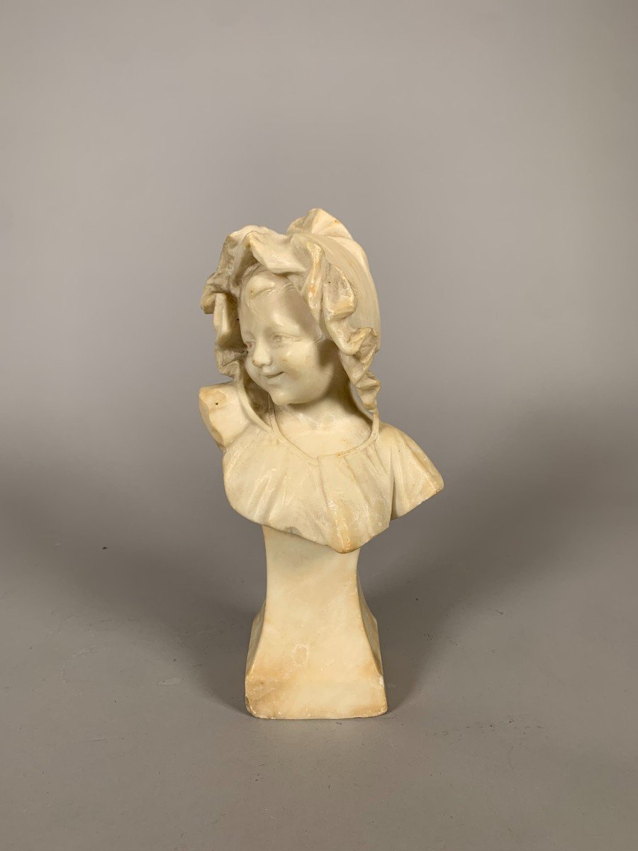 Buste d'Enfant En albatre Blanc Sculpté Fin XIXème Siècle Art Nouveau