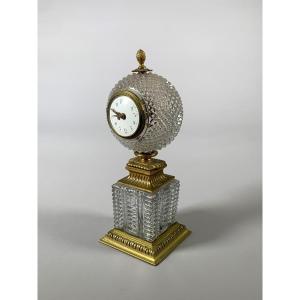 Pendule En Cristal Taillé Et Bronze Doré Style Charles X Vers 1900